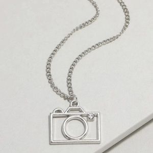 🎉 New Silver plated Camera Pendant Necklace